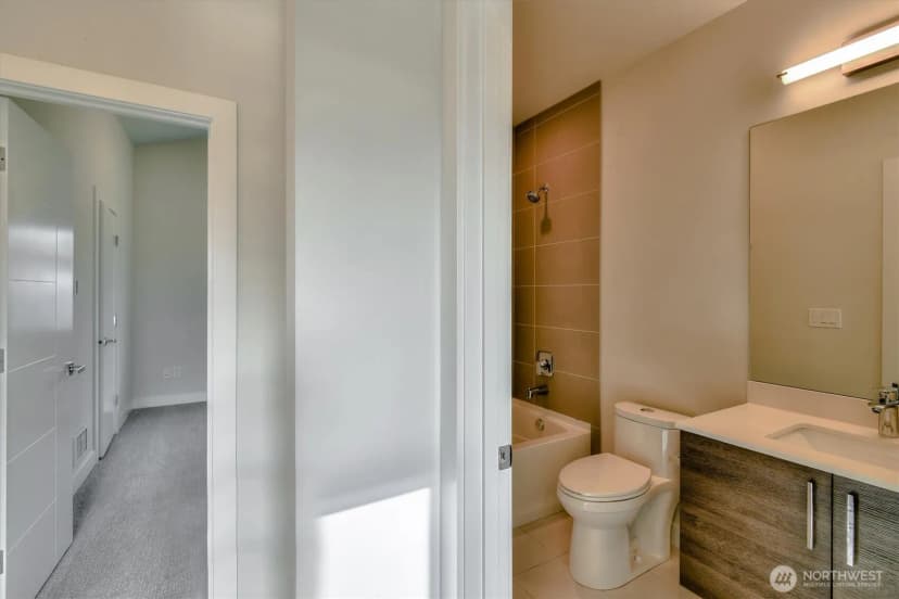 Property photo for 1919 24th Avenue S #c, Seattle photo 21