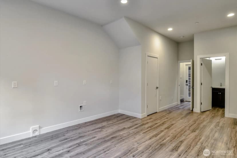 Property photo for 1919 24th Avenue S #d, Seattle photo 12