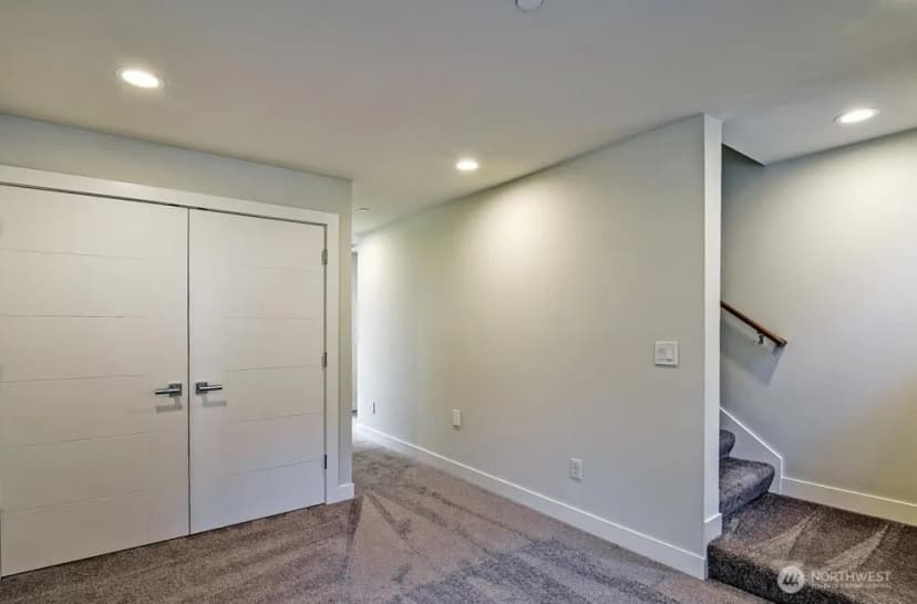 Property photo for 1919 24th Avenue S #x, Seattle photo 11