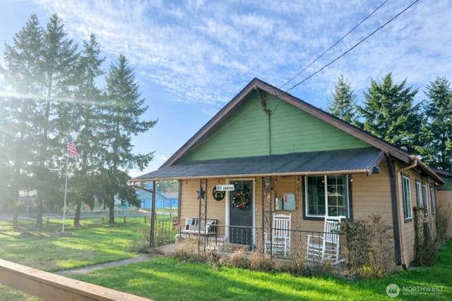 Property photo for 302 Centre Street N, Rainier
