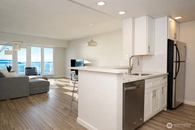 Property photo for 121 Vine Street #1702, Seattle photo 2