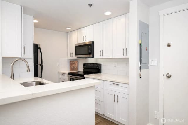Property photo for 121 Vine Street #1702, Seattle photo 4