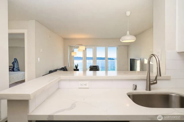 Property photo for 121 Vine Street #1702, Seattle photo 5