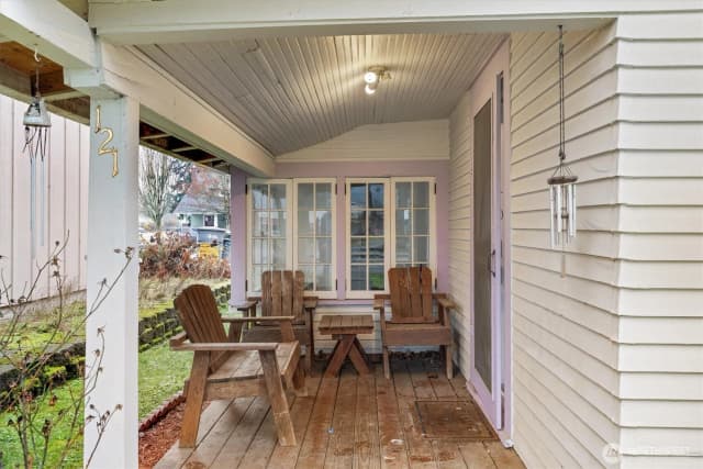 Property photo for 121 Van Scoyoc Avenue Sw, Orting photo 2