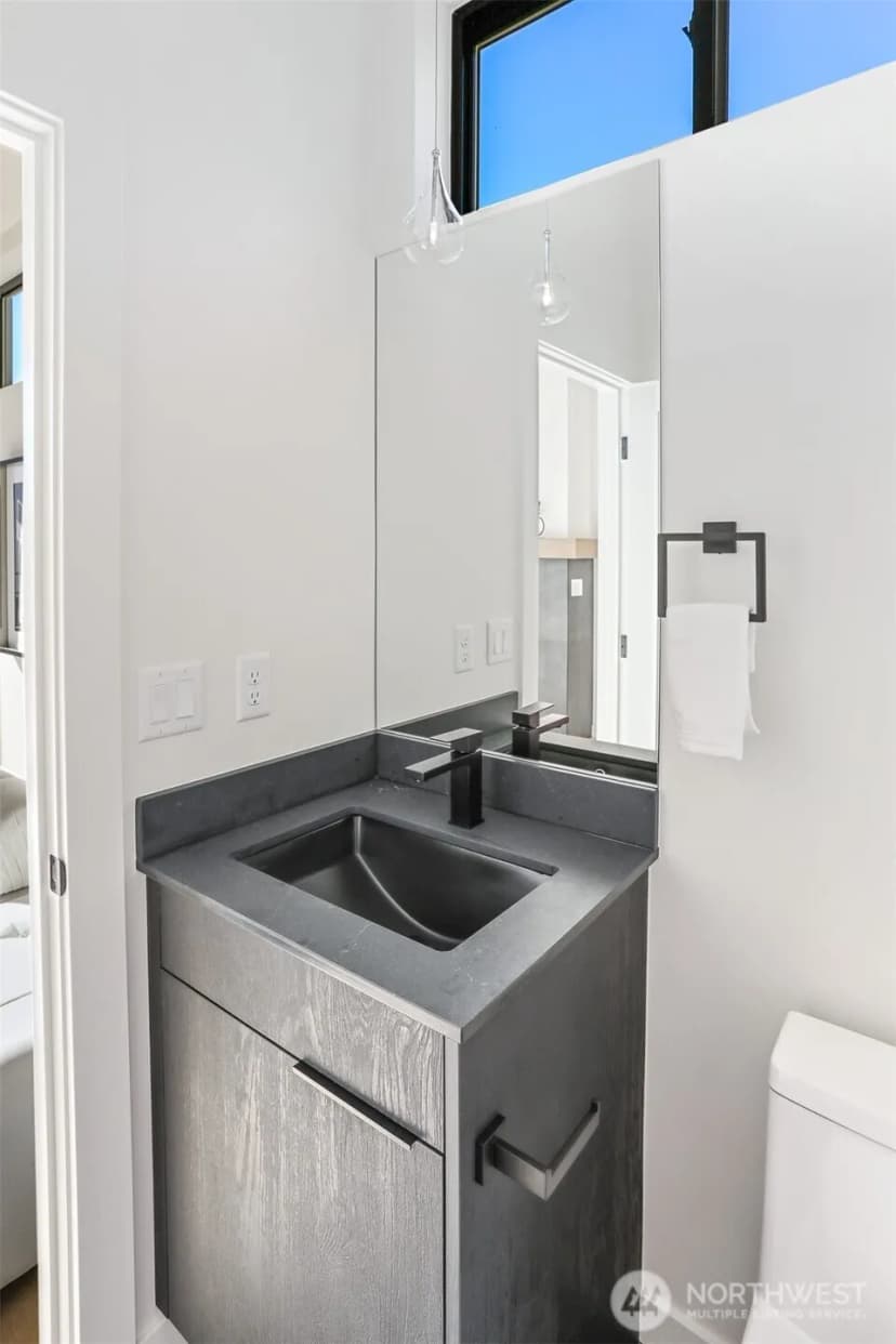 Property photo for 8750 13th Avenue Nw #b, Seattle photo 16