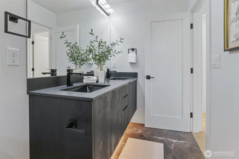 Property photo for 8750 13th Avenue Nw #b, Seattle photo 19