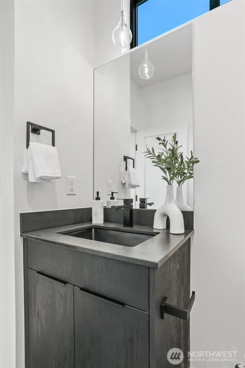 Property photo for 8750 13th Avenue Nw #b, Seattle photo 11