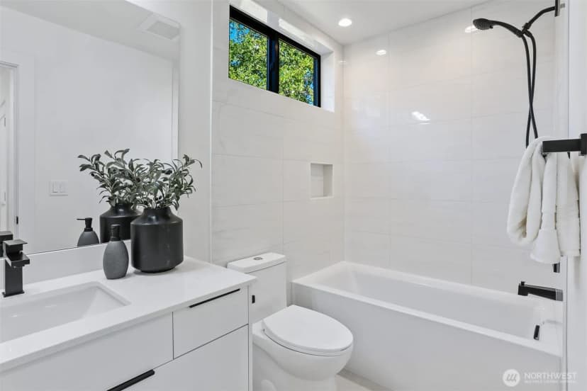 Property photo for 8750 13th Avenue Nw #b, Seattle photo 23