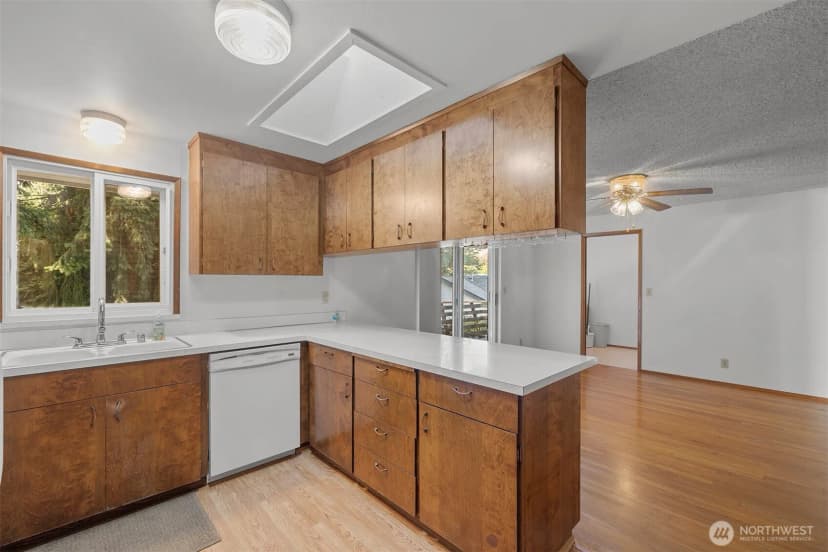 Property photo for 1027 S 112th Street, Seattle photo 7