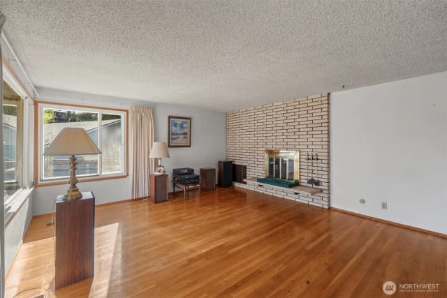 Property photo for 1027 S 112th Street, Seattle photo 4