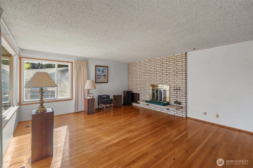 Property photo for 1027 S 112th Street, Seattle photo 4