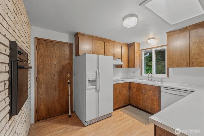 Property photo for 1027 S 112th Street, Seattle photo 6