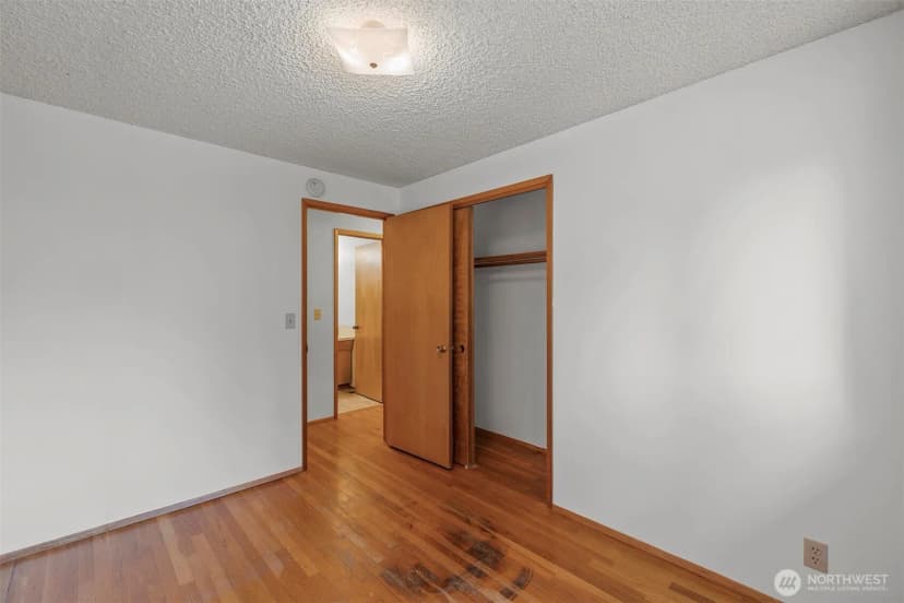 Property photo for 1027 S 112th Street, Seattle photo 11