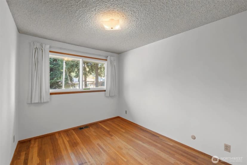 Property photo for 1027 S 112th Street, Seattle photo 10