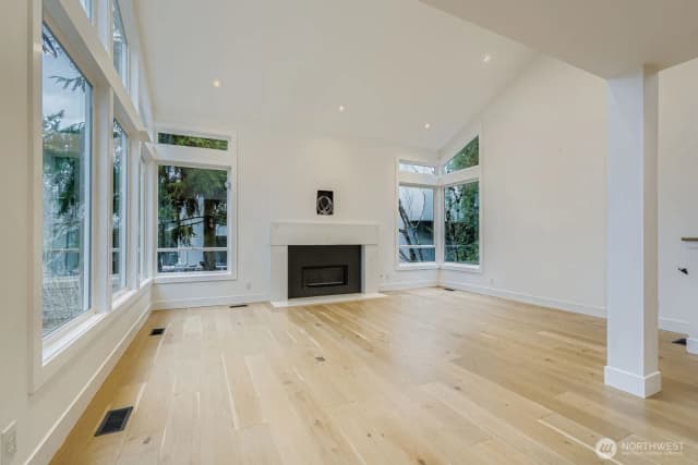Property photo for 15211 61st Place Ne, Kenmore photo 5