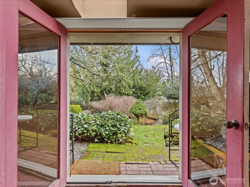 Property photo for 13050 33rd Avenue S, Tukwila photo 31