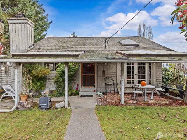 Property photo for 13050 33rd Avenue S, Tukwila photo 2