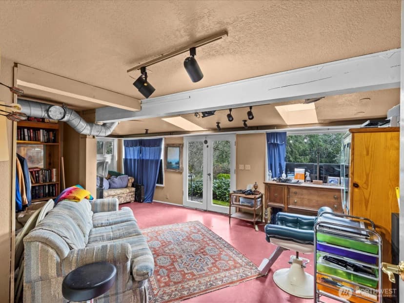 Property photo for 13050 33rd Avenue S, Tukwila photo 30