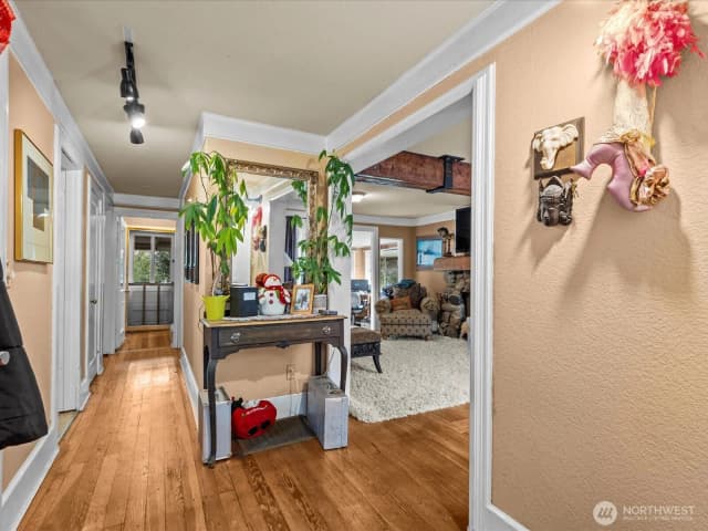 Property photo for 13050 33rd Avenue S, Tukwila photo 5