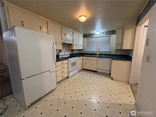 Property photo for 7106 38th Drive Se, Lacey photo 5