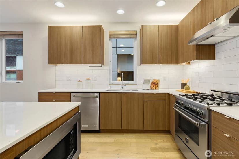 Property photo for 4272 Sw Bradford Street, Seattle photo 11