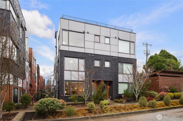 Property photo for 4272 Sw Bradford Street, Seattle photo 2