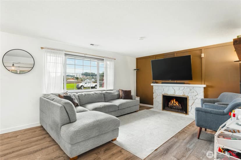 Property photo for 924 9th Street Sw, Puyallup photo 9
