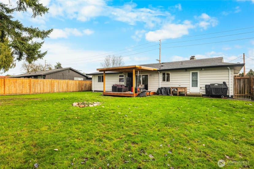 Property photo for 924 9th Street Sw, Puyallup photo 30