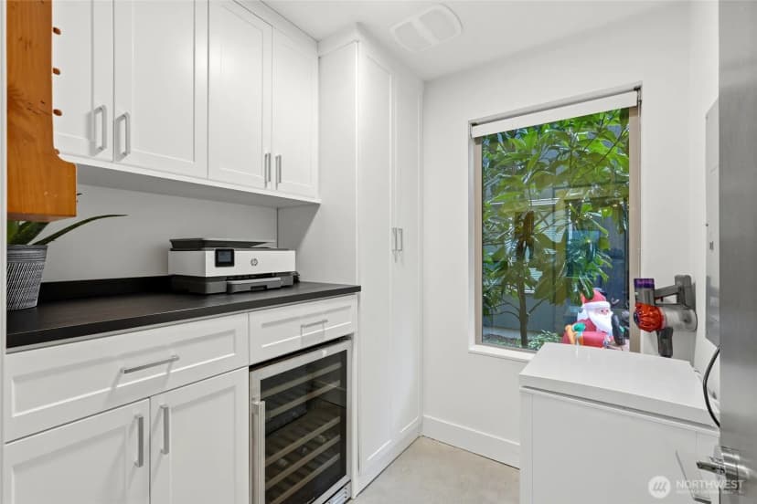 Property photo for 5634 Fauntleroy Way Sw #a, Seattle photo 10