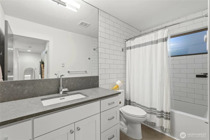 Property photo for 5634 Fauntleroy Way Sw #a, Seattle photo 9