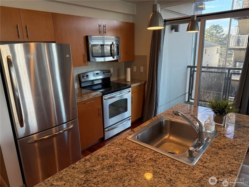 Property photo for 4547 8th Avenue Ne #414, Seattle photo 18