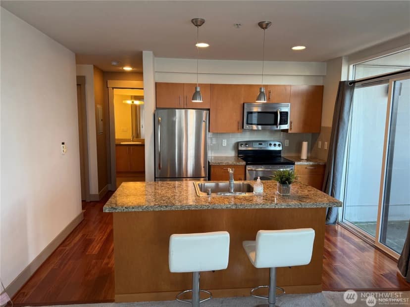 Property photo for 4547 8th Avenue Ne #414, Seattle photo 19