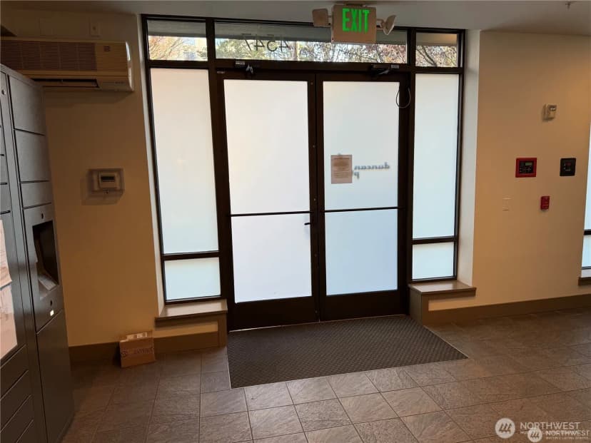 Property photo for 4547 8th Avenue Ne #414, Seattle photo 20