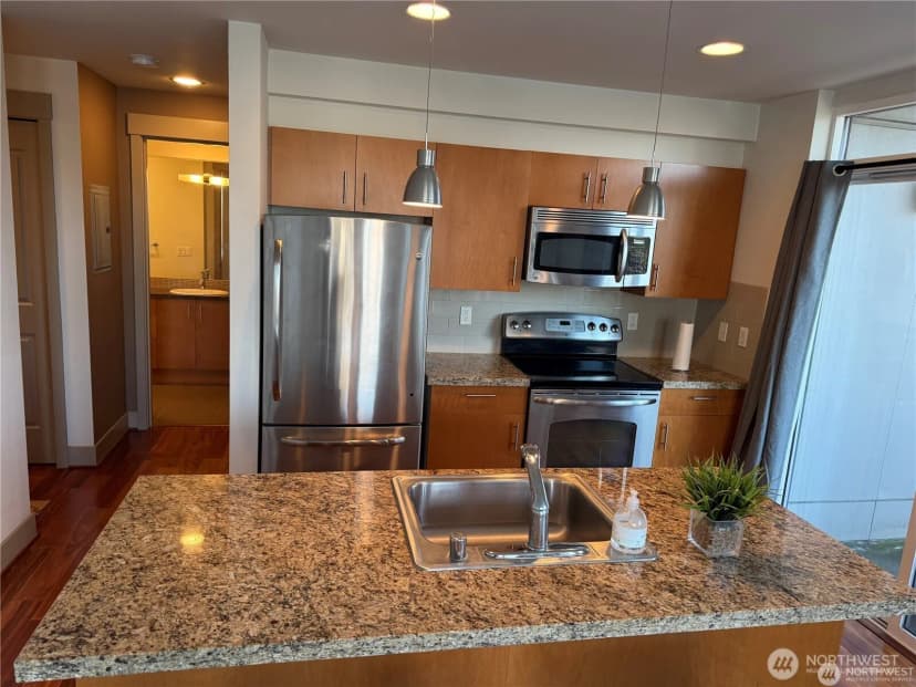 Property photo for 4547 8th Avenue Ne #414, Seattle photo 9