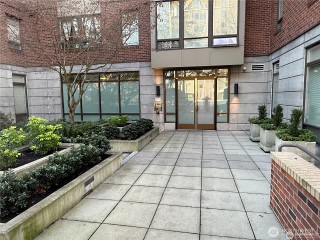 Property photo for 4547 8th Avenue Ne #414, Seattle photo 2