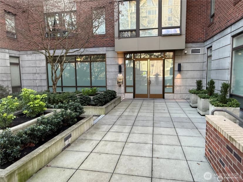Property photo for 4547 8th Avenue Ne #414, Seattle photo 2
