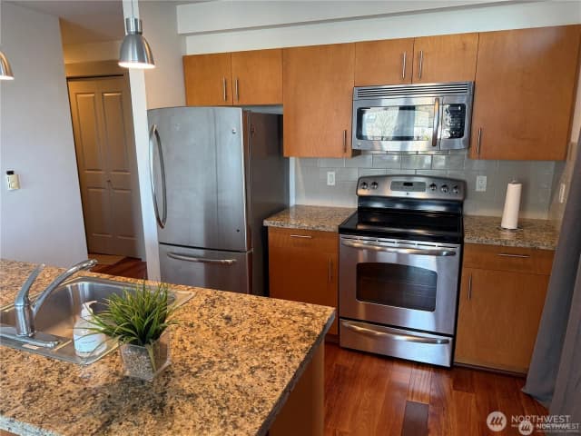 Property photo for 4547 8th Avenue Ne #414, Seattle photo 5