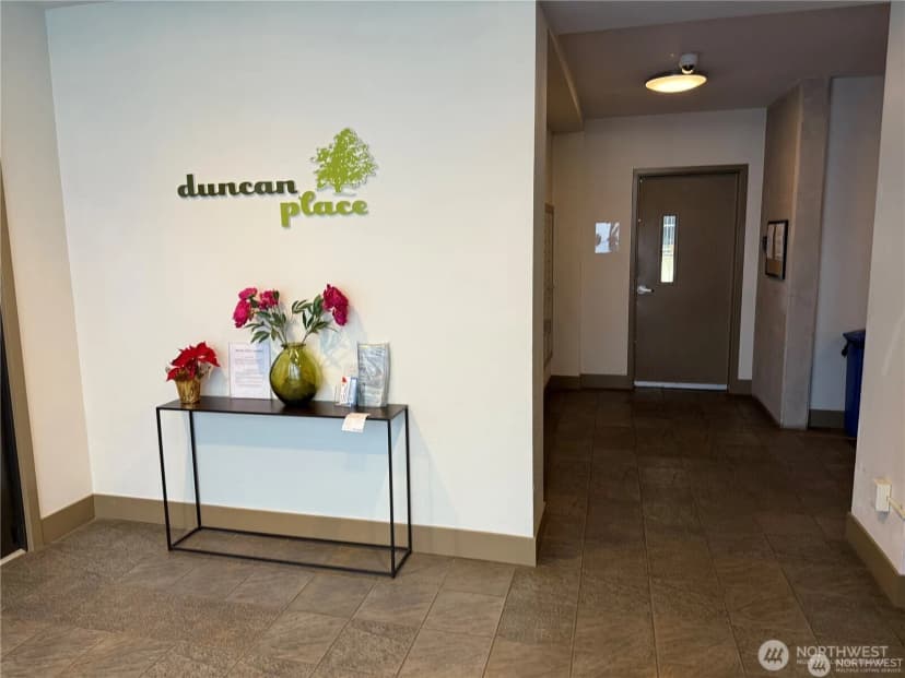 Property photo for 4547 8th Avenue Ne #414, Seattle photo 26