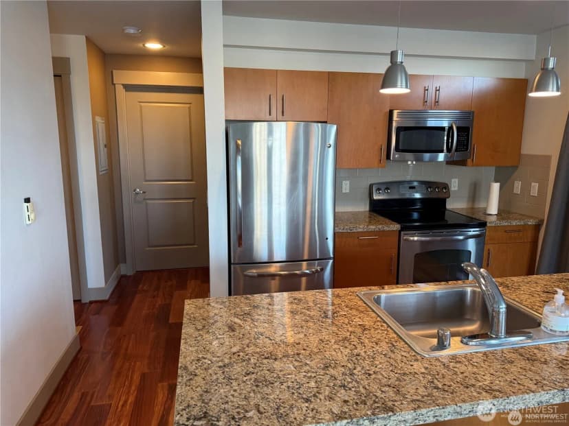 Property photo for 4547 8th Avenue Ne #414, Seattle photo 4