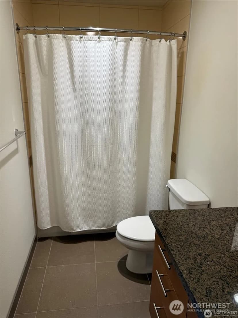 Property photo for 4547 8th Avenue Ne #414, Seattle photo 17