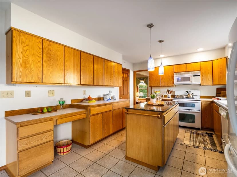 Property photo for 30714 19th Avenue S, Federal Way photo 10