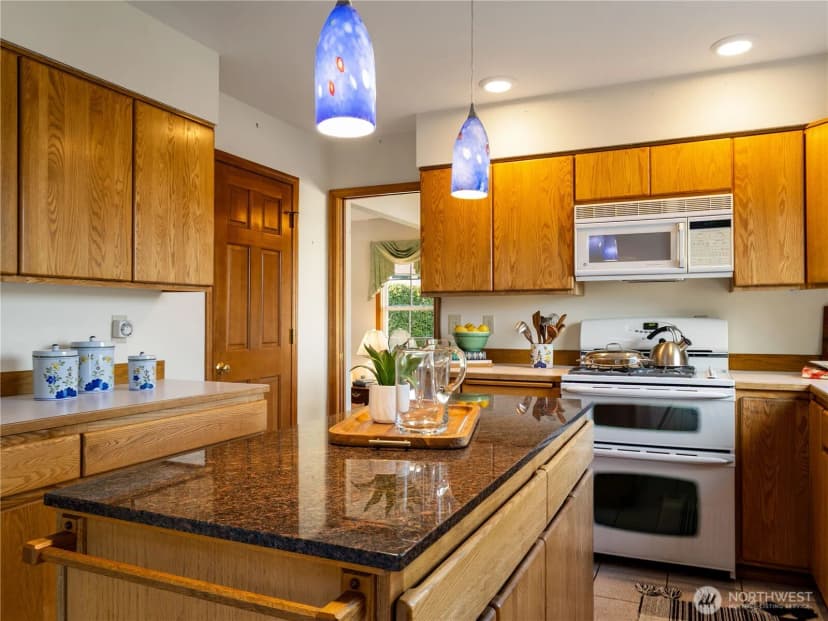 Property photo for 30714 19th Avenue S, Federal Way photo 9