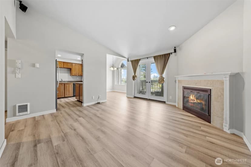 Property photo for 12025 Se 60th Street #b, Bellevue photo 4