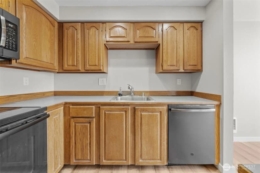 Property photo for 12025 Se 60th Street #b, Bellevue photo 11