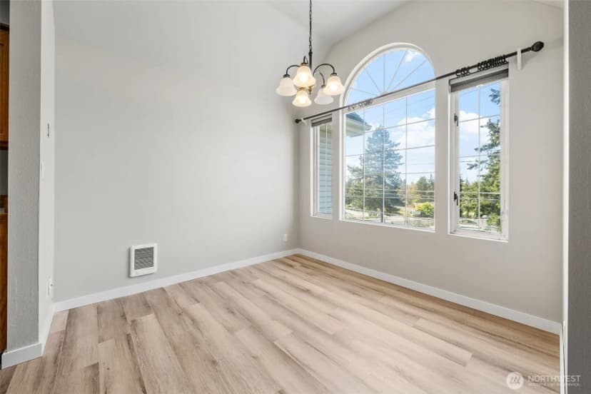 Property photo for 12025 Se 60th Street #b, Bellevue photo 7