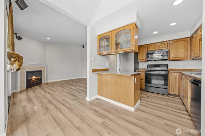 Property photo for 12025 Se 60th Street #b, Bellevue photo 8
