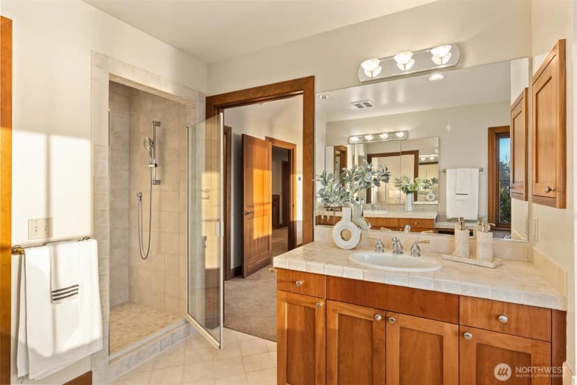 Property photo for 8281 W Mercer Way, Mercer Island photo 24