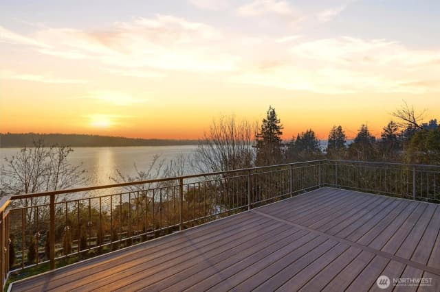Property photo for 8281 W Mercer Way, Mercer Island photo 4