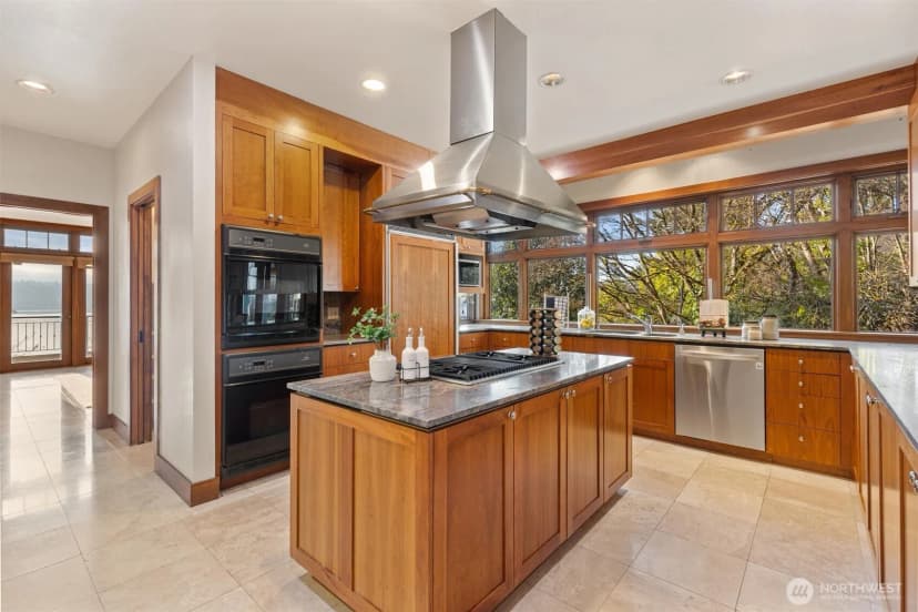 Property photo for 8281 W Mercer Way, Mercer Island photo 17