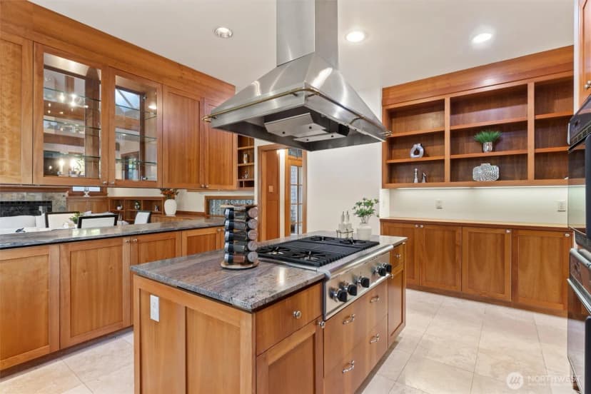 Property photo for 8281 W Mercer Way, Mercer Island photo 18
